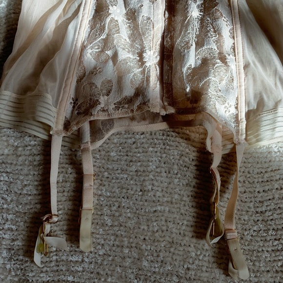 Vintage blush corset slip by Victoria’s Secret ✨ - Picture 8 of 8